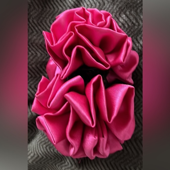 Handma pink satin ruffle flow bow hair clip  Sz XL - Picture 1 of 8